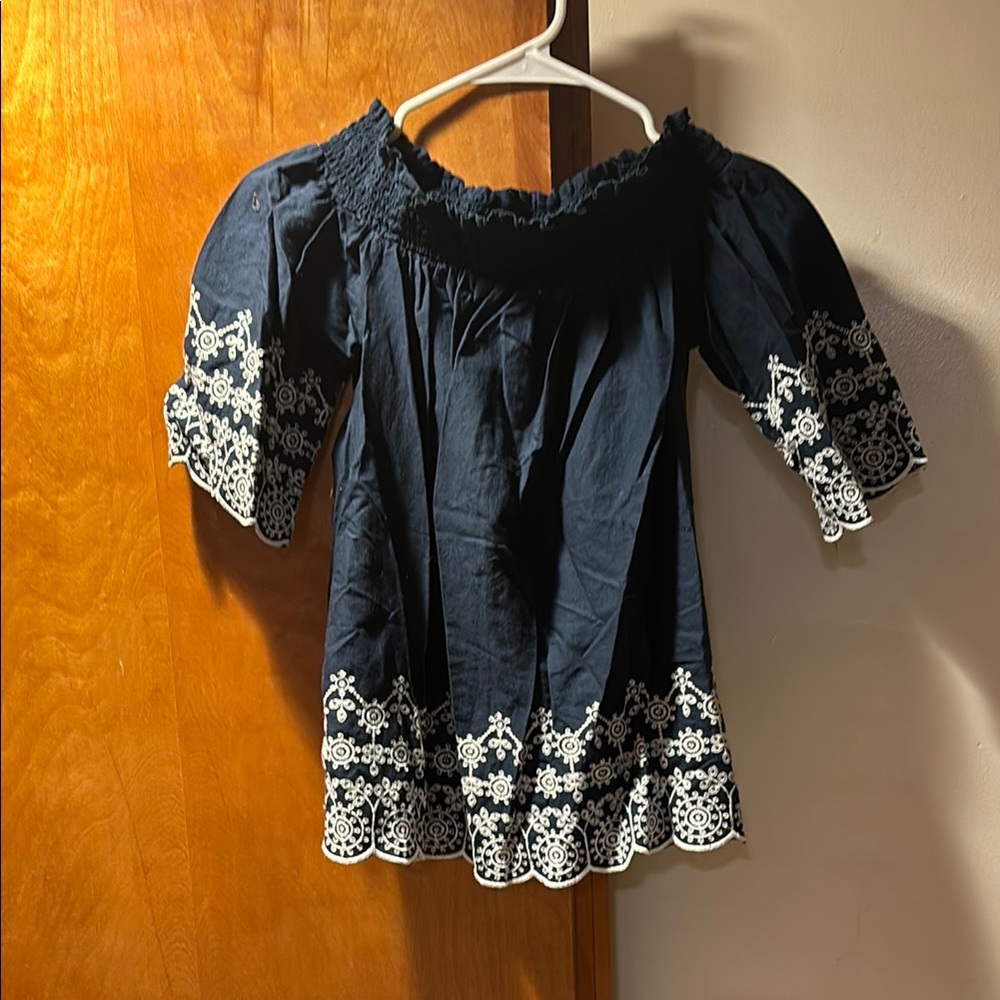 Women’s navy blue and white design blouse